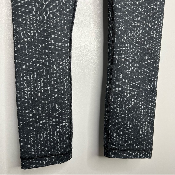 LULULEMON Samba Snake Battleship Black Wunder Under Crop III - Picture 4 of 8